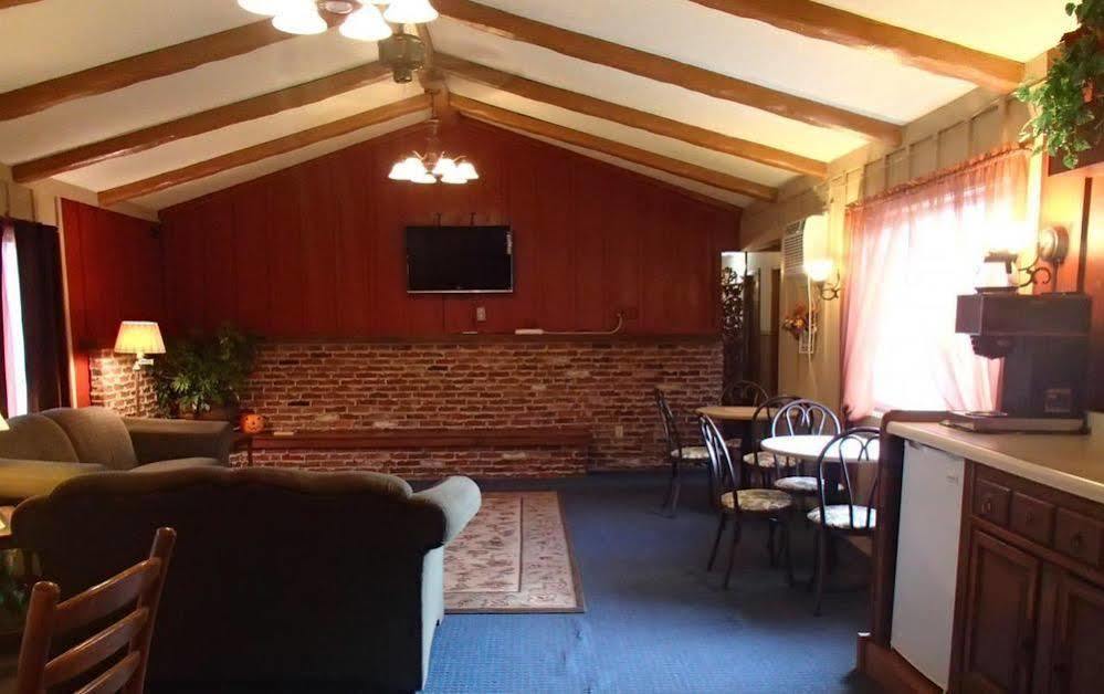 Carlin Villa Motel Carlinville ภายนอก รูปภาพ