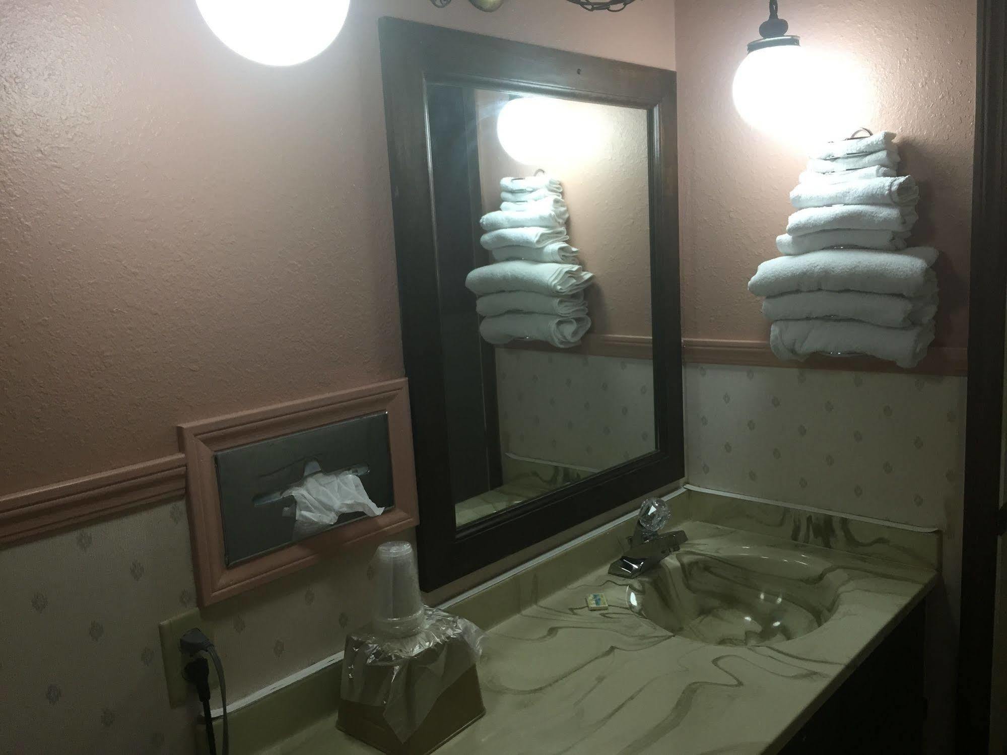 Carlin Villa Motel Carlinville ภายนอก รูปภาพ